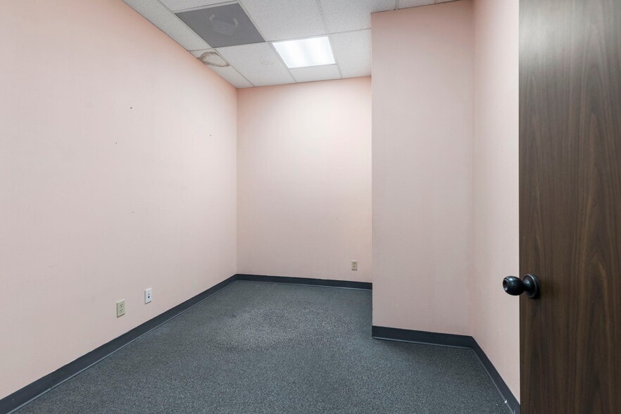 More Photos Of 17510 Red Oak Dr, Houston Office For Sale