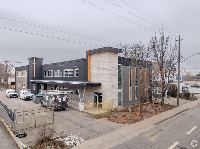 Primary Photo Of 401 Victoria Ave N, Hamilton Medical For Lease
