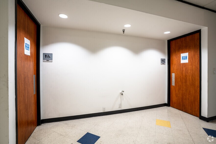 More Photos Of 10600 Corporate Dr, Stafford Warehouse For Lease