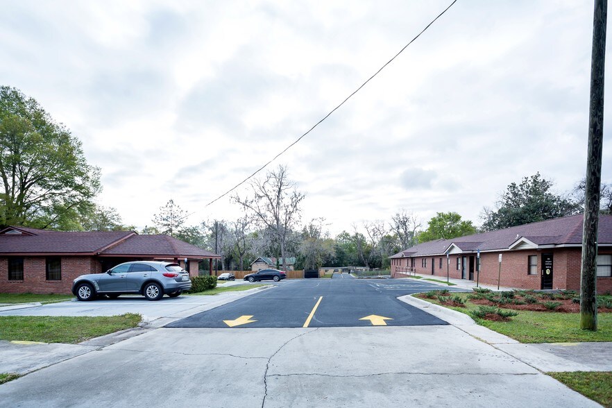 More Photos Of 506-508 Houston Ave NW, Live Oak Office For Sale