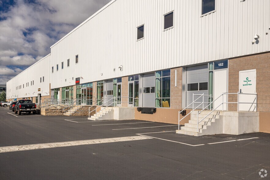 More Photos Of 411 Waverley Oaks Rd, Waltham Light Manufacturing For Lease