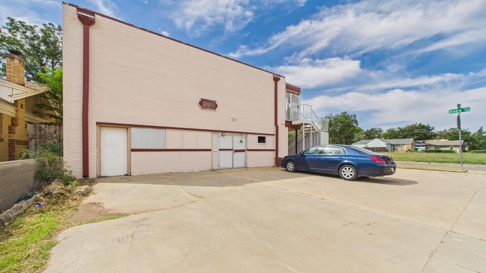 More Photos Of 2123 15th St, Lubbock Apartments For Sale