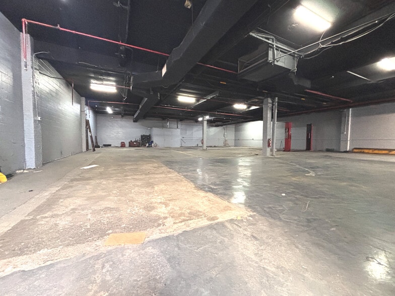 More Photos Of 3210 37th Ave, Long Island City Warehouse For Lease