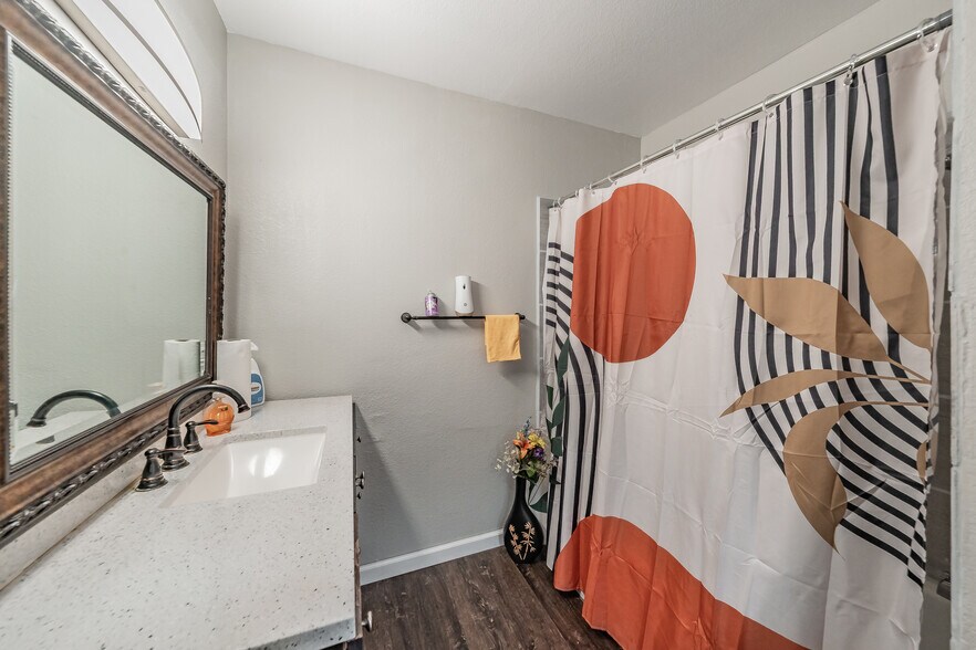 More Photos Of 7235 Glenview Dr, Richland Hills Office For Sale