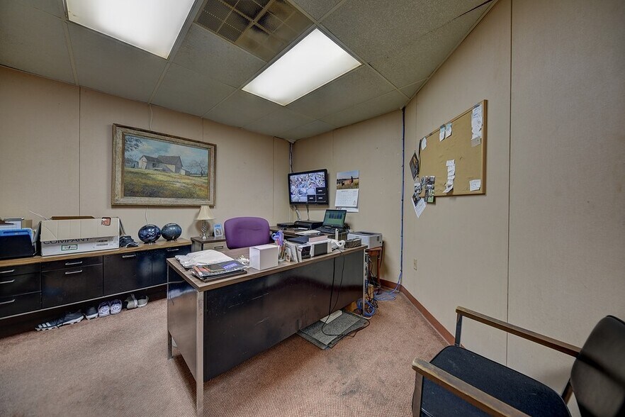 More Photos Of 233 College St, Schulenburg Sports And Entertainment For Sale