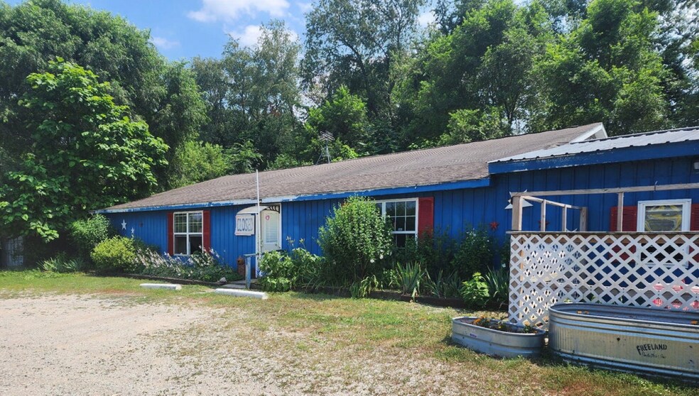 Primary Photo Of 245 E Toto Rd, Knox Freestanding For Sale