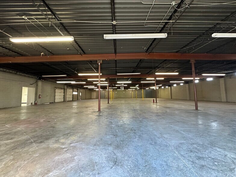 More Photos Of 4911 Industrial Rd, Fort Wayne Warehouse For Lease