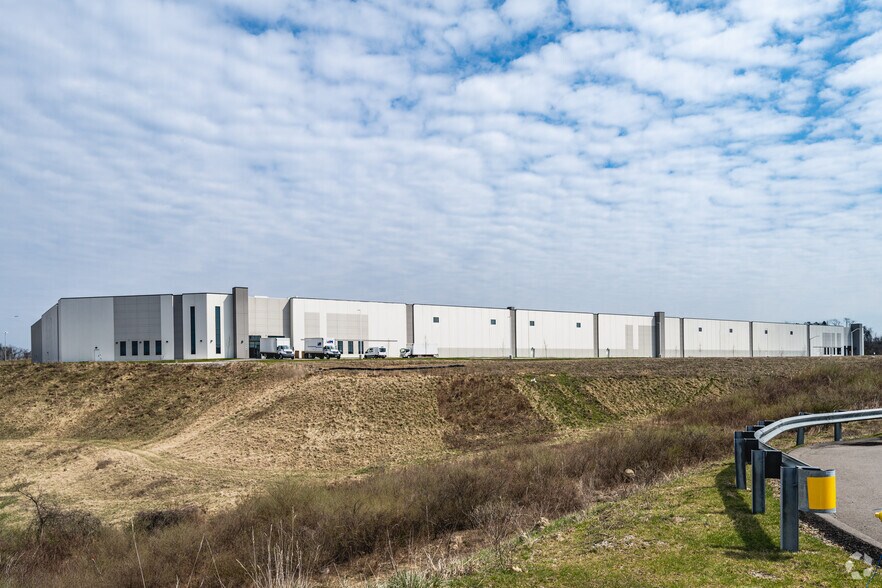 More Photos Of 1000 Blue Sky Ln, Coraopolis Warehouse For Lease