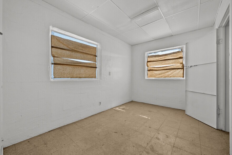 More Photos Of 550 Highway 46, Wasco Warehouse For Lease