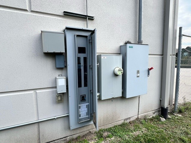 More Photos Of 14621 Blue Ash Dr, Houston Warehouse For Lease