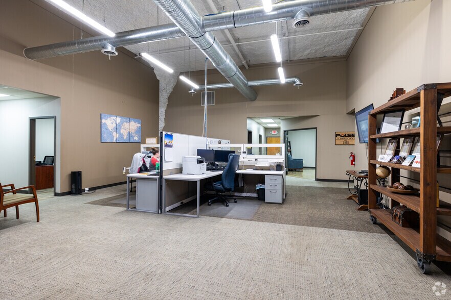 More Photos Of 1600 N State Route 291, Independence Warehouse For Lease