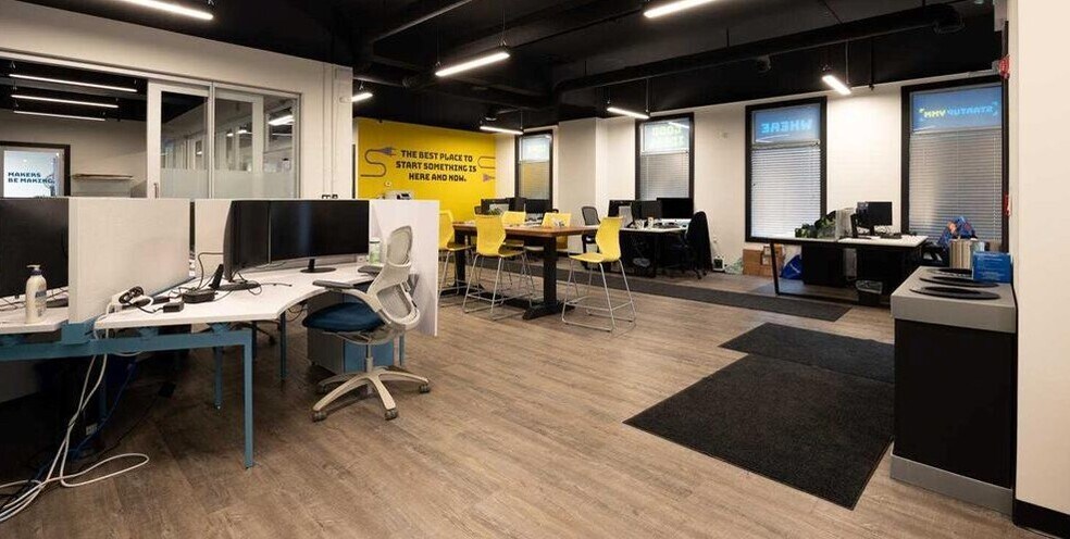 More Photos Of 8026 Franklin Av, Fort McMurray Office For Sale