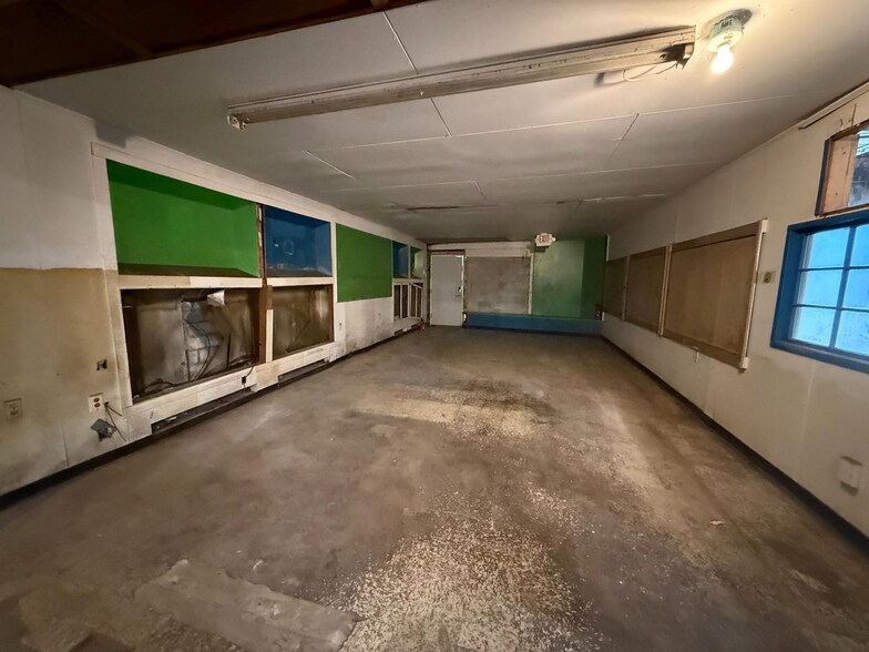 More Photos Of 64 E Washington Ave, Pleasantville Warehouse For Lease