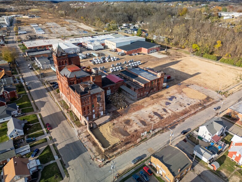 Primary Photo Of 3040 Jackson St, Dubuque Apartments For Sale