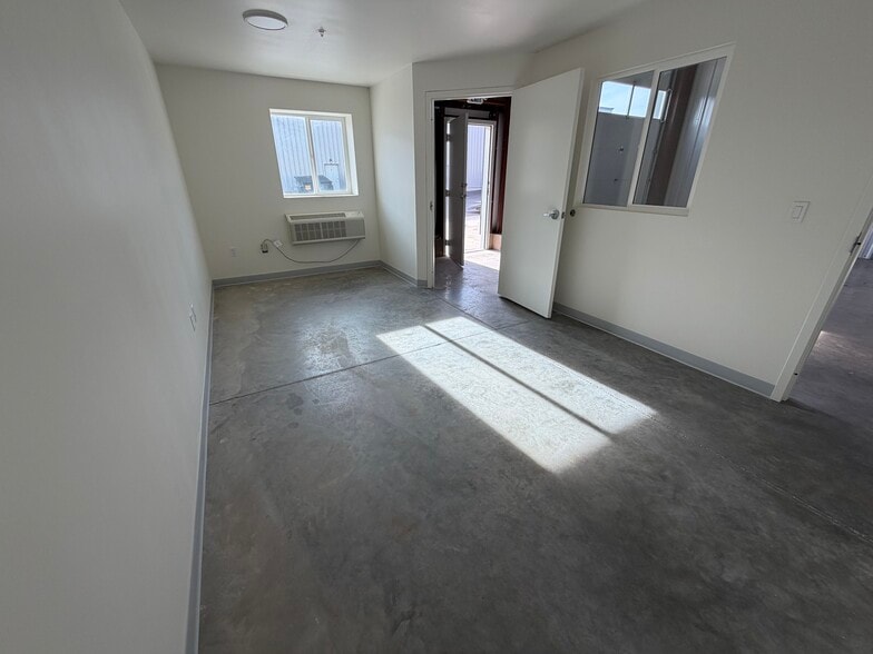 More Photos Of Gateway Industrial Park, Hurricane Warehouse For Lease