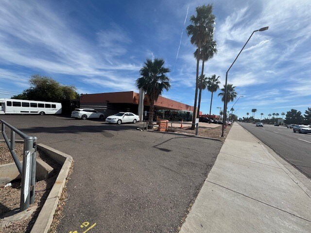 More Photos Of 811 N Scottsdale Rd, Scottsdale Auto Dealership For Lease
