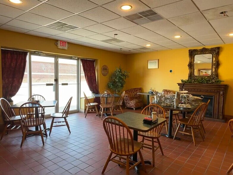 Primary Photo Of 194 Main St, Amesbury Restaurant For Sale