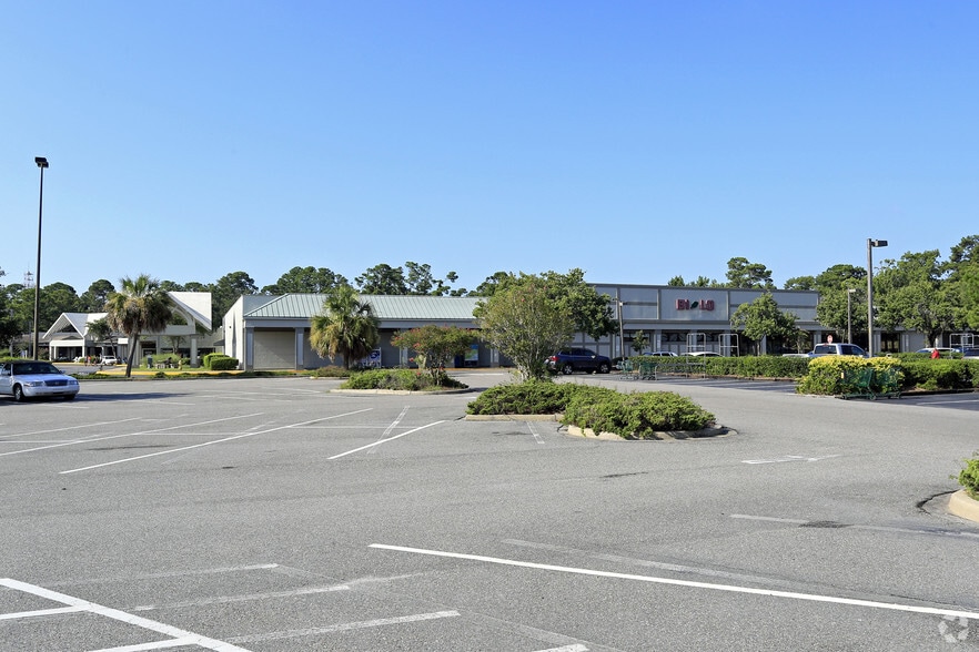 More Photos Of 95 Mathews Dr, Hilton Head Island Freestanding For Lease