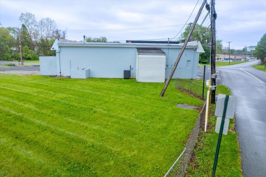 More Photos Of 101 Rock Cliff Dr, Martinsburg Auto Repair For Sale