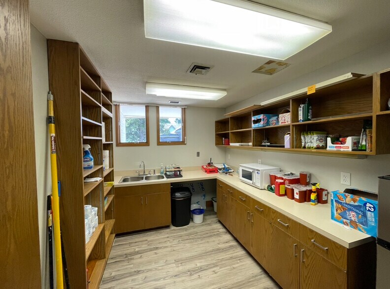 More Photos Of 116 W 19th St, Falls City Showroom For Sale