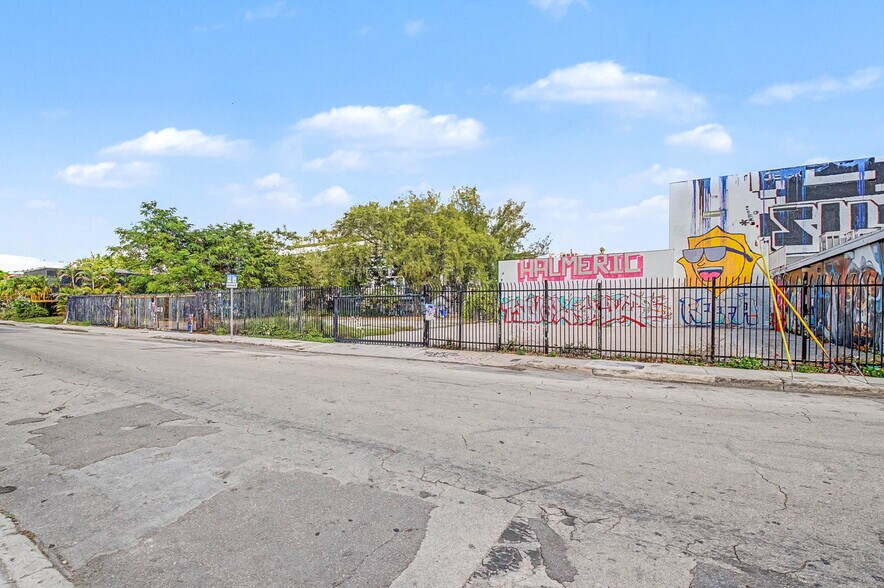 More Photos Of 2500 N Miami Ave, Miami Light Distribution For Sale