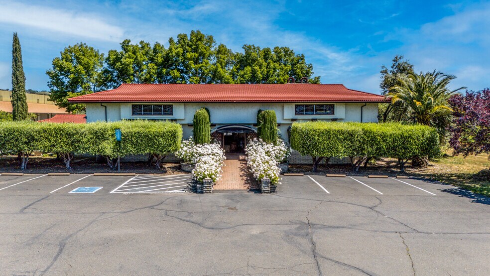 Primary Photo Of 501 Parducci Rd, Ukiah Restaurant For Lease