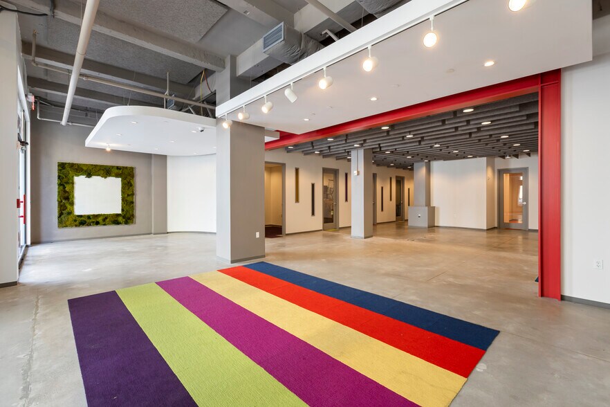 More Photos Of 640 Magazine St, New Orleans Hospitality For Lease