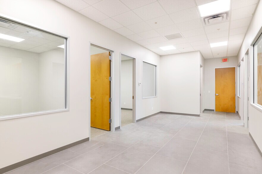 More Photos Of 10575 N 114th St, Scottsdale Office For Sale