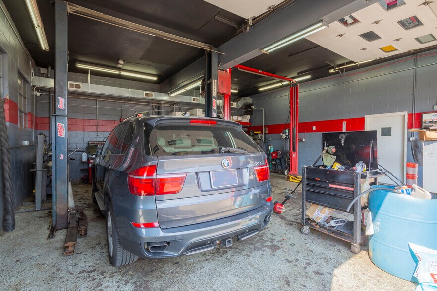 More Photos Of 4501 Butterfield Rd, Bellwood Auto Repair For Sale