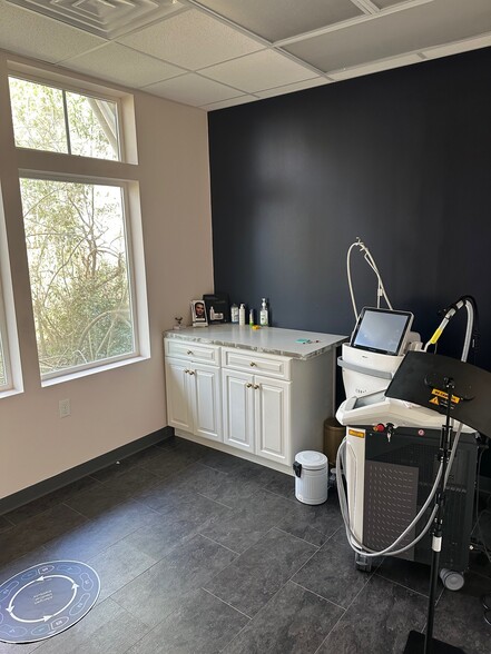 More Photos Of 1456 N Howe St, Southport Medical For Lease