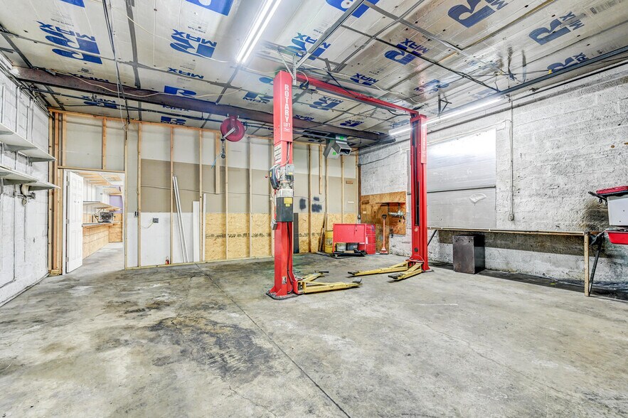 More Photos Of 1482 Seven Valleys Rd, York Flex For Sale