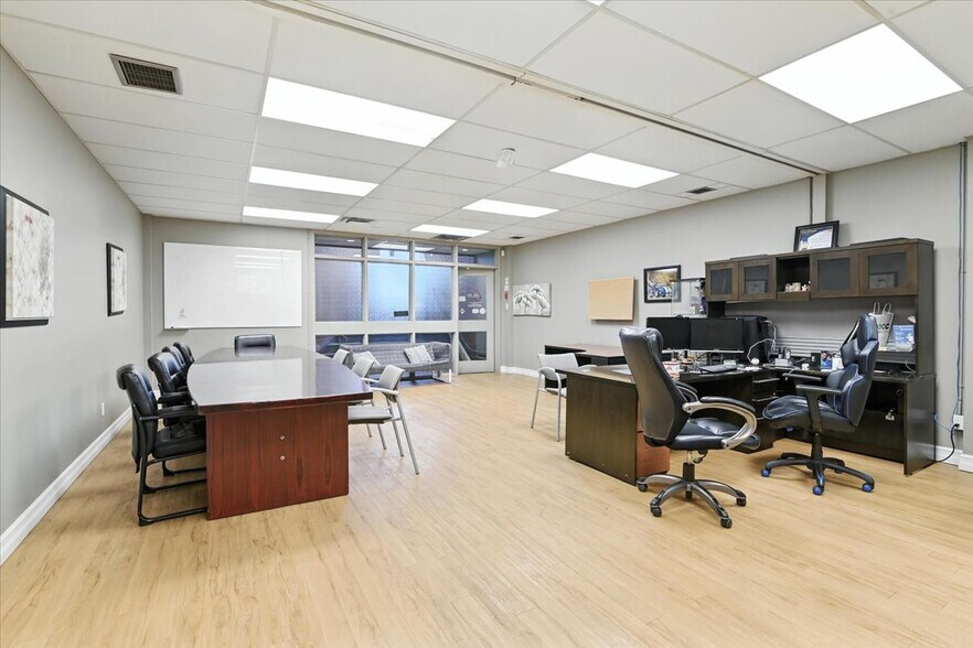 More Photos Of 372 King St, Oshawa Medical For Lease