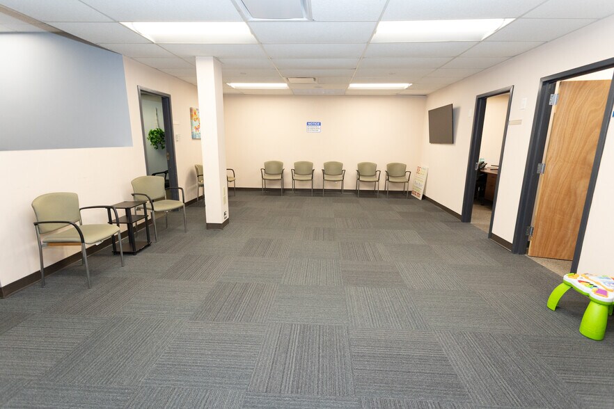 More Photos Of 1139 Spruce Dr, Mountainside Medical For Lease