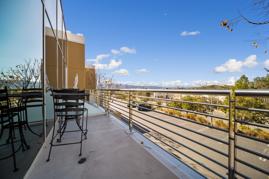 More Photos Of 28294-28310 Constellation Rd, Valencia Light Distribution For Sale