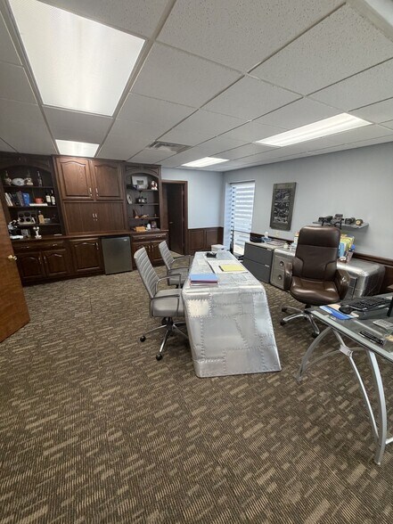More Photos Of 7989 S Suburban Rd, Centerville Warehouse For Sale