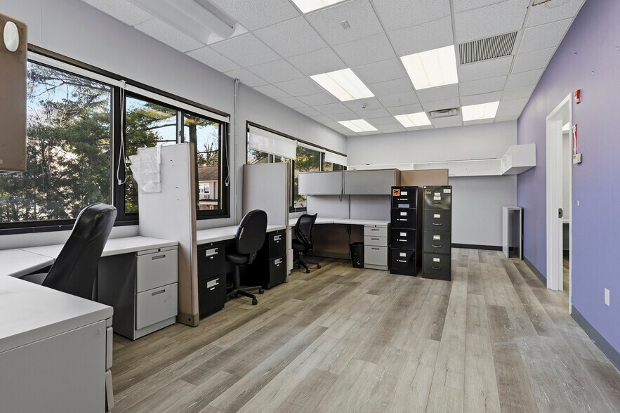 More Photos Of 104 Harbor Rd, Port Washington Office For Sale
