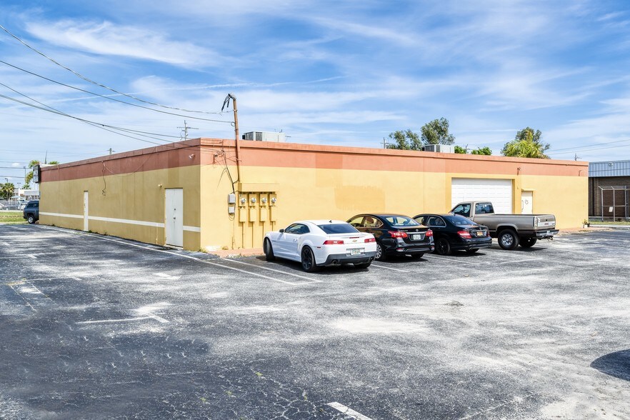 More Photos Of 119 Mustang Way, Merritt Island Freestanding For Sale