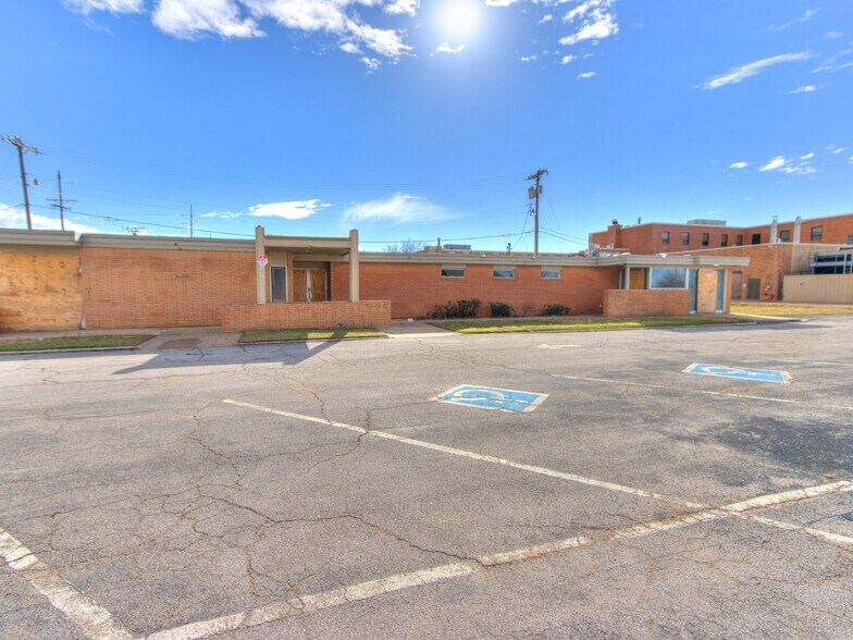 More Photos Of 5835 S Pennsylvania Ave, Oklahoma City Medical For Sale
