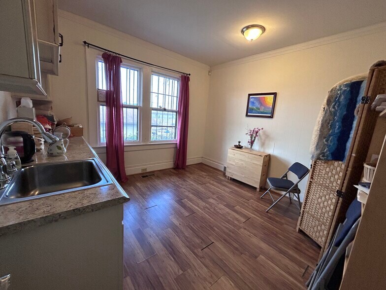 More Photos Of 135 Maple St, Avondale Estates Office For Lease