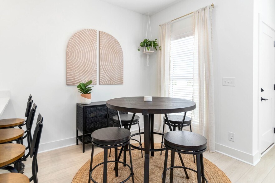 More Photos Of 725 Hornbuckle Rd, Clarksville Apartments For Sale