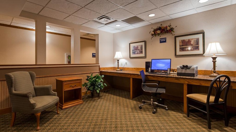 More Photos Of 1525 N Milt Phillips Ave, Seminole Hotel For Sale