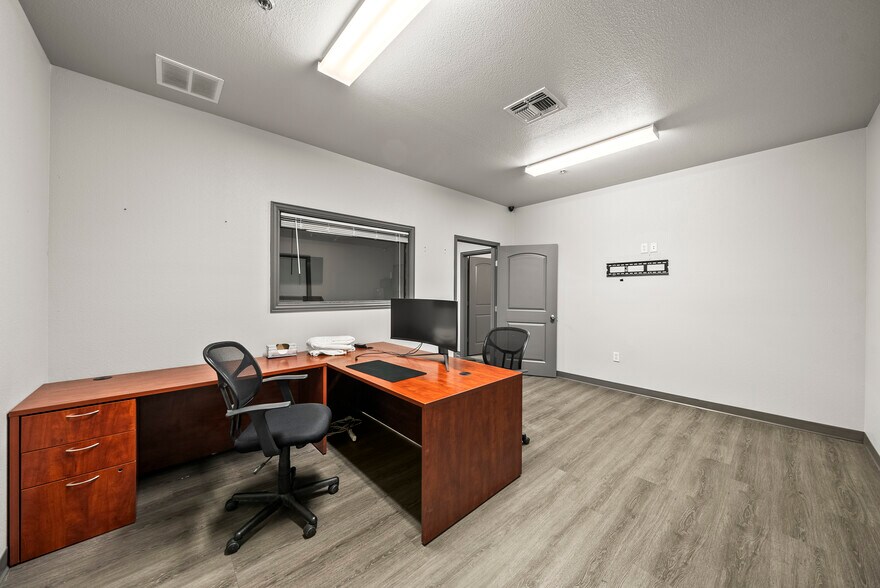 More Photos Of 12114 S Pipeline Rd, Euless Industrial For Lease