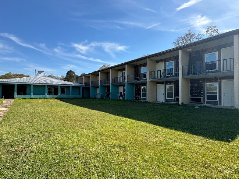 More Photos Of 1010 N Eufaula Ave, Eufaula Hotel For Sale
