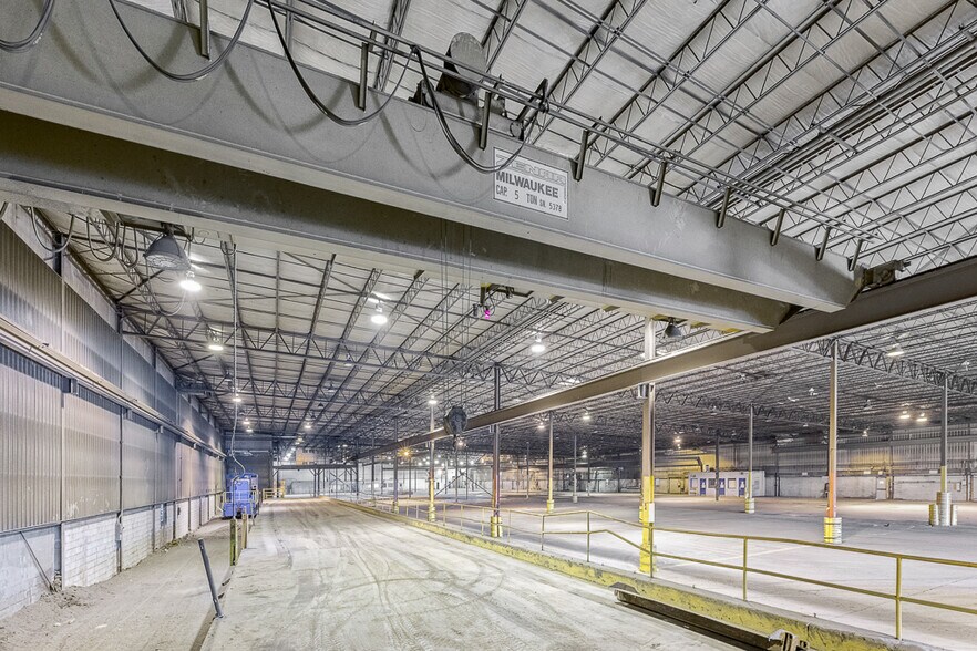 More Photos Of 1001 E Broadway St, Alliance Industrial For Lease