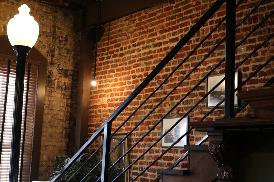 More Photos Of 111 E Erwin St, Tyler Storefront Retail Office For Lease