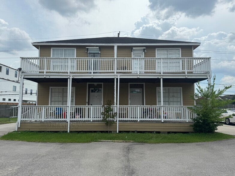 Primary Photo Of 5621 Val Verde St, Houston Apartments For Sale