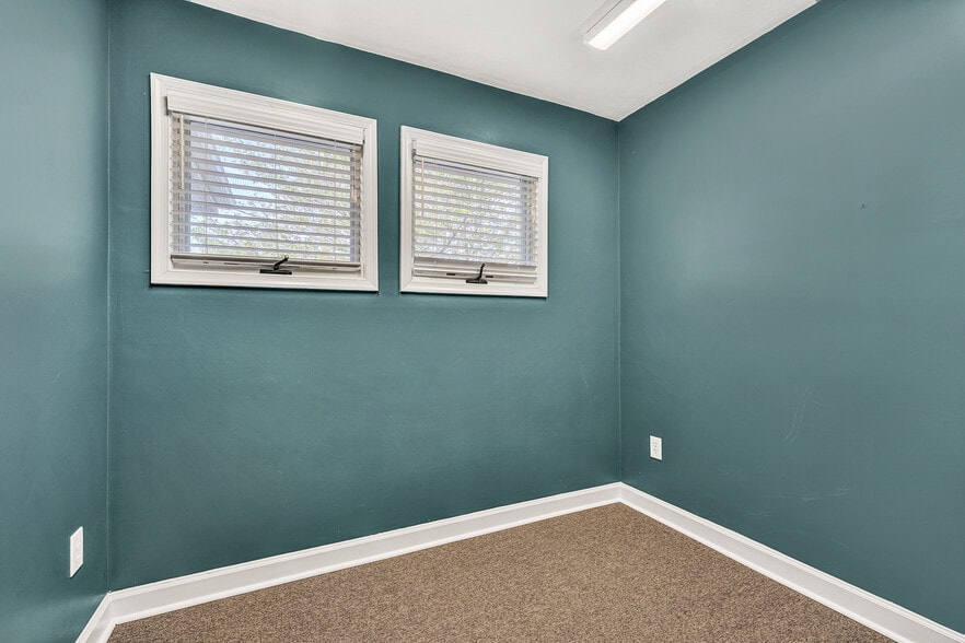 More Photos Of 5034 Williamson Rd NW, Roanoke Office For Lease