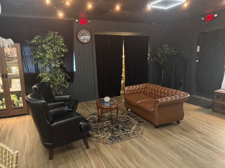 More Photos Of 32400 Geneva Rd, Salem General Retail For Sale