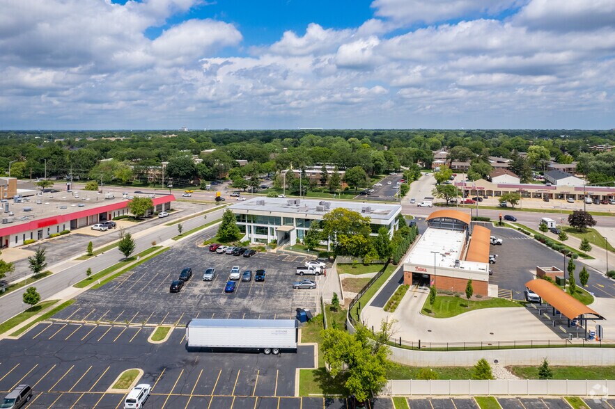 More Photos Of 2775 Algonquin Rd, Rolling Meadows Office Residential For Lease