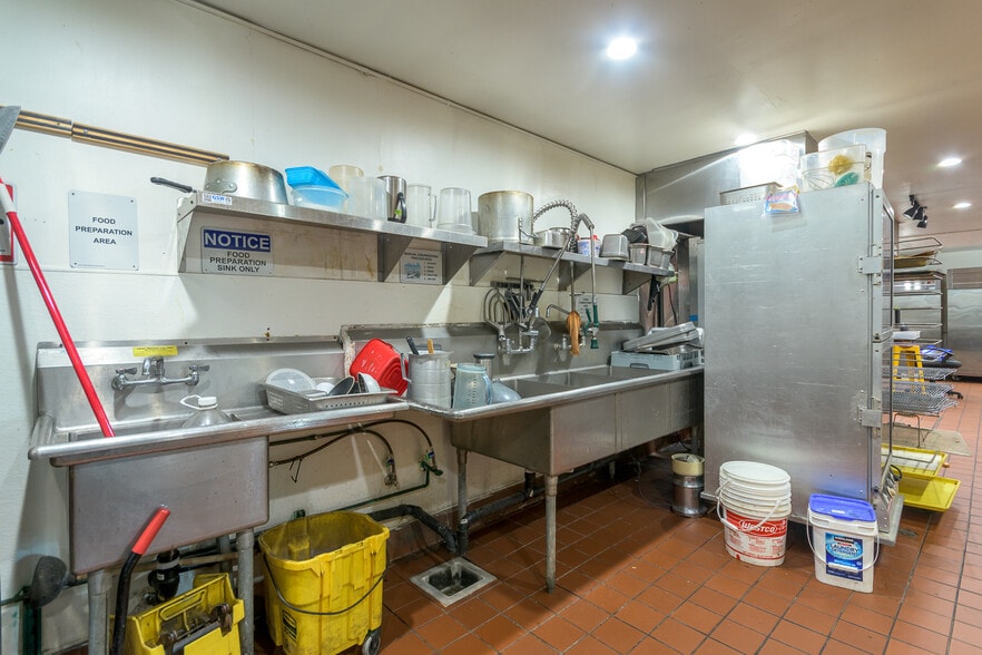 More Photos Of 853 E Manchester Ave, Los Angeles Restaurant For Sale